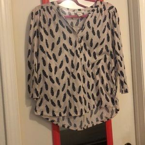 Quarter sleeve feather print top